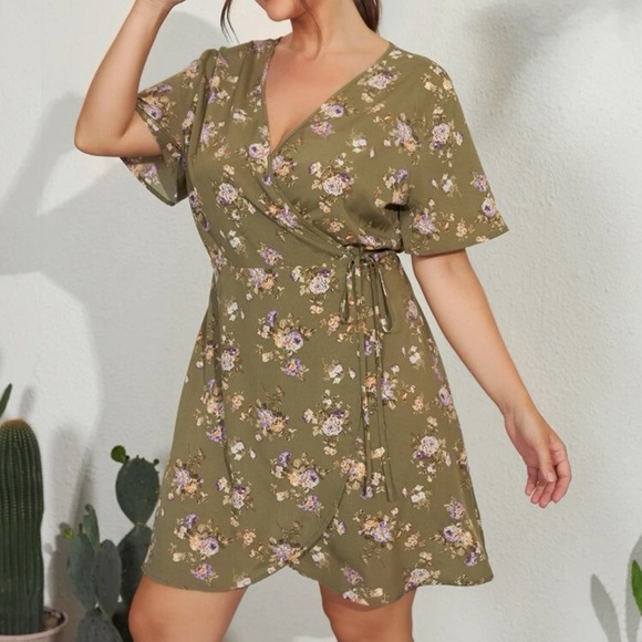 SHEIN Dresses & Skirts - NWT Shein floral wrap dress